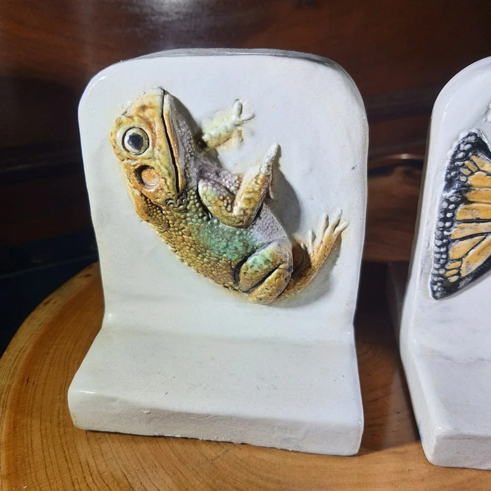 Vintage 1995 Natalie Surving Art Pottery Bookends Towel Rack Frog & Butterfly